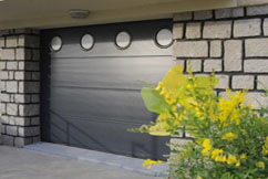 Porte de garage sectionnelle MIAMI : Tablier macro rainuré gris